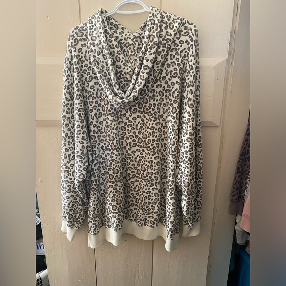 American Eagle Leopard Print Hoodie - Picture 2 of 2